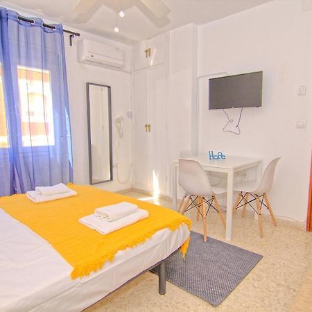 Low Cost Rooms Malaga River Zewnętrze zdjęcie