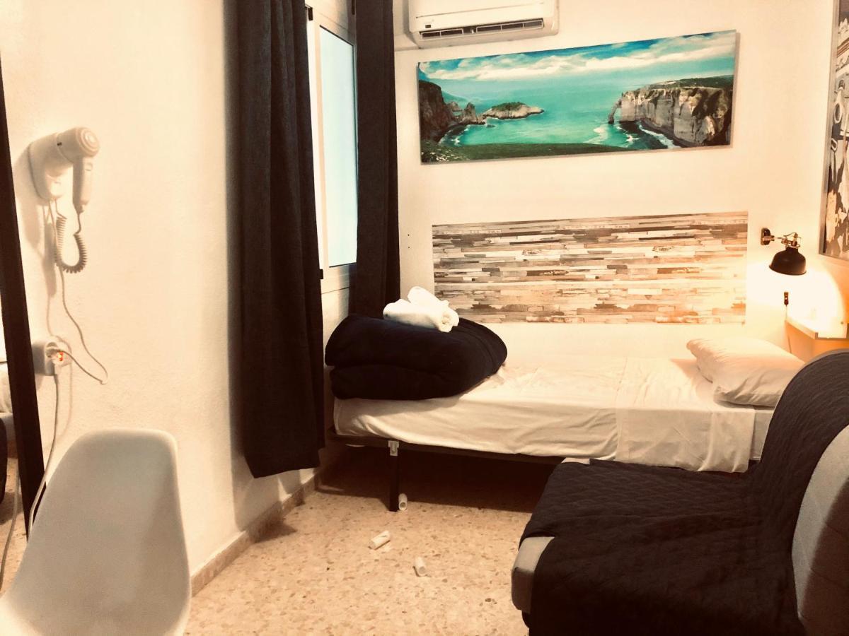 Low Cost Rooms Malaga River Zewnętrze zdjęcie